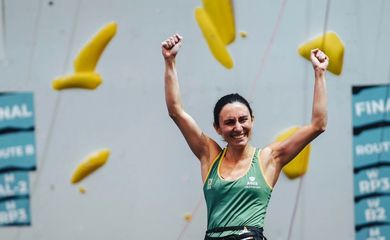 Marina Dias fatura ouro no Mundial de Paraescalada, na claasse RP3 (escaladores com deficiências que impactam alcance e força),  seu primeiro título na competição - em 10/08/2023