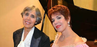 Soprano Georgia Szpilman ao lado pianista Maria Luisa Lundberg 