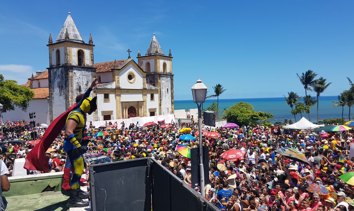 Domingo de carnaval em Olinda tem atrações em nove pontos da cidade