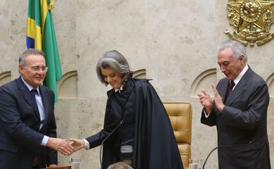 Brasília - O presidente do Senado, Renan Calheiros, a nova presidente do Supremo Tribunal Federal (STF), ministra Cármen Lúcia, e o presidente Michel Temer, durante a cerimônia de posse (Wilson Dias/Agência Brasil)