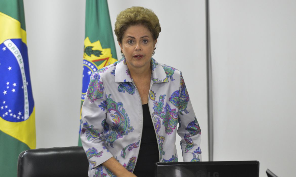 Presidenta Dilma, acompanhada do ministro Miguel Rossetto, recebe sindicalistas dos países do Mercosul (Fabio Rodrigues Pozzebom/Agência Brasil)