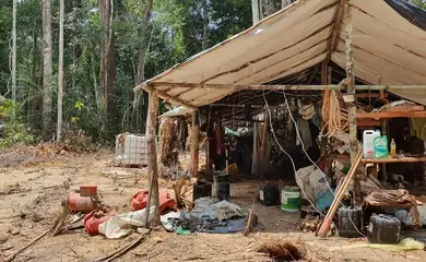 A 17ª Brigada de Infantaria de Selva, com a participação de Órgãos Estaduais e Federais, no contexto da Operação (Op) de Garantia da Lei e da Ordem (GLO) VERDE BRASIL/17, realizou ação repressiva contra garimpos ilegais na região da Unidade de