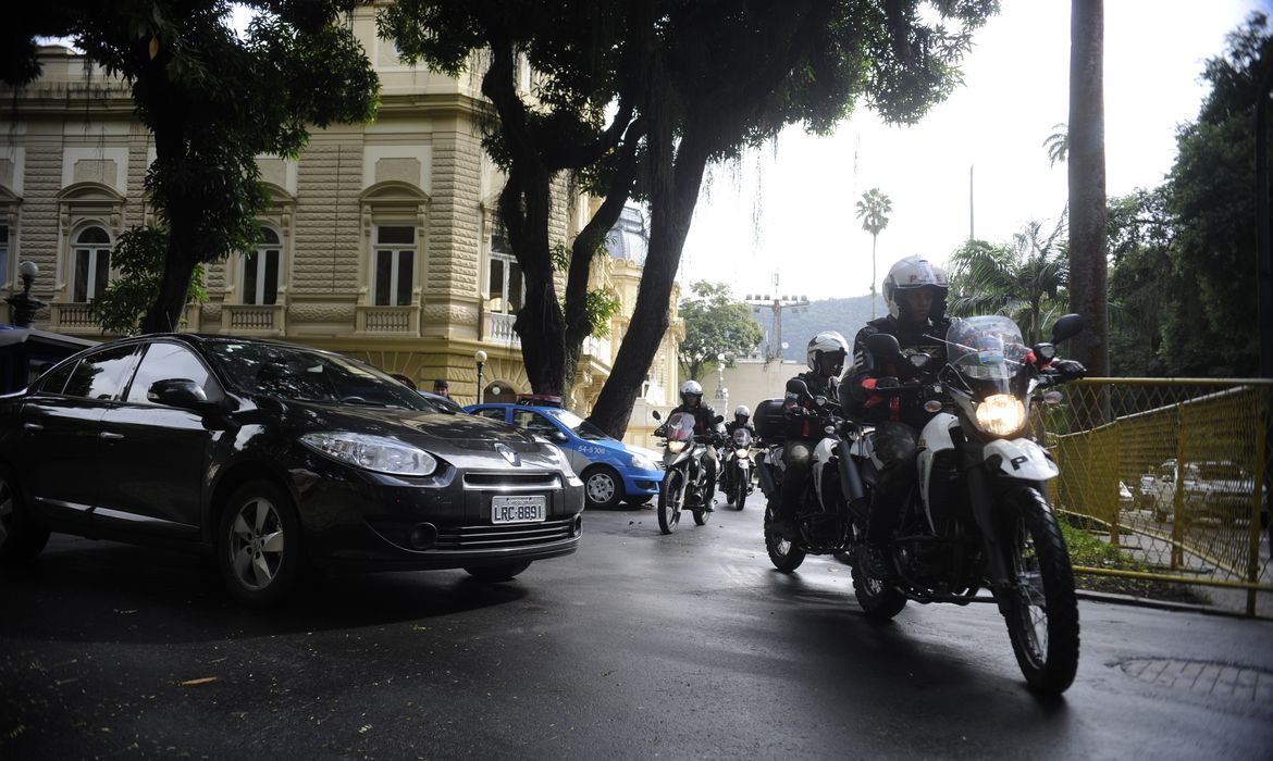 Treinamento das atividades relativas à segurança da presidenta Dilma Rousseff e demais chefes de estado que estarão no Rio para assistirem a partida final da Copa do Mundo, no Maracanã (Tomaz Silva/Agência Brasil)