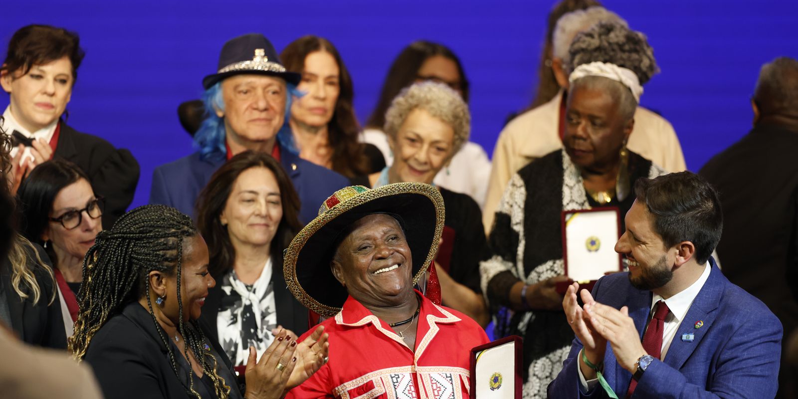 Mestre Damasceno, referência do Carimbó, falece aos 71 anos em Belém, simbolizando a perda da cultura popular no Pará.