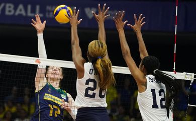 seleção brasileira feminina  de vôlei - Brasil perde por 3 sets a 0 para Estados Unidos no último jogo da segunda rodada da Liga das Nações - em 18/06/2023