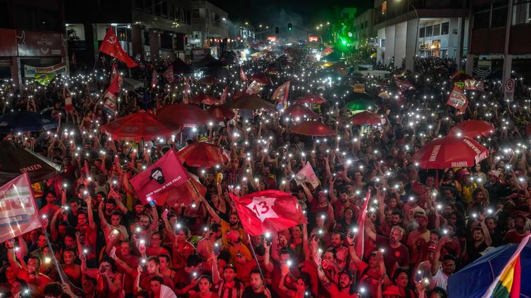 Vitória de Lula repercute na imprensa europeia e asiática