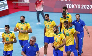 Jogadores da seleção brasileira após derrota para a Rússia na Olimpíada de Tóquio