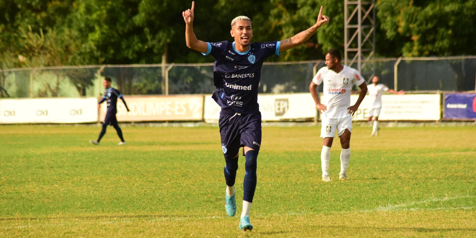 Carlinhos abre o placar para o Vitória contra o Ceilândia, no jogo de ida da segunda fase (mata-mata), em 29/07/2023
