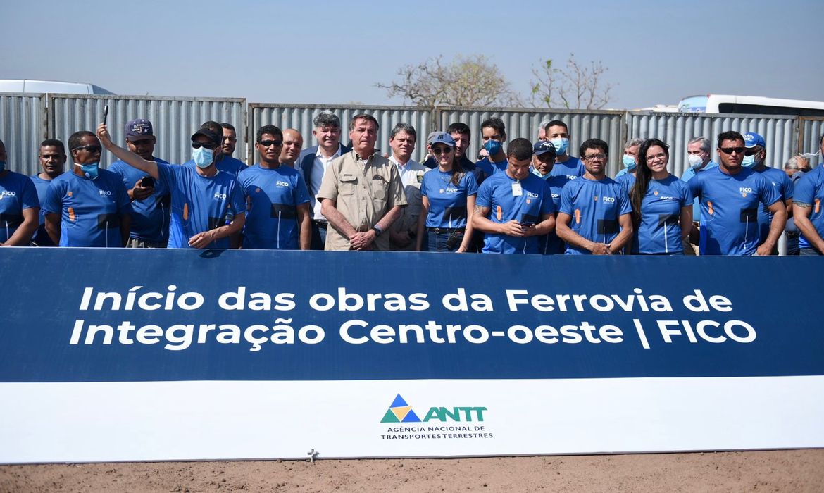 FICO - Presidente Bolsonaro participa de lançamento de obras