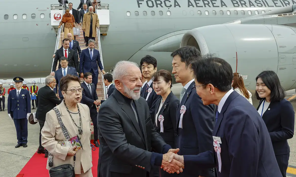 Presidente da República, Luiz Inácio Lula da Silva, durante chegada a Tóquio. Aeroporto Haneda, Tóquio - Japão.
 
Foto: Ricardo Stuckert / PR