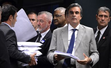 Brasília - O advogado-geral da União, José Eduardo Cardozo faz a sustentação oral em defesa da presidenta Dilma Rousseff para os integrantes da Comissão Especial do Impeachment, na Câmara dos Deputados  (Valter Campanato/Agência Brasil)