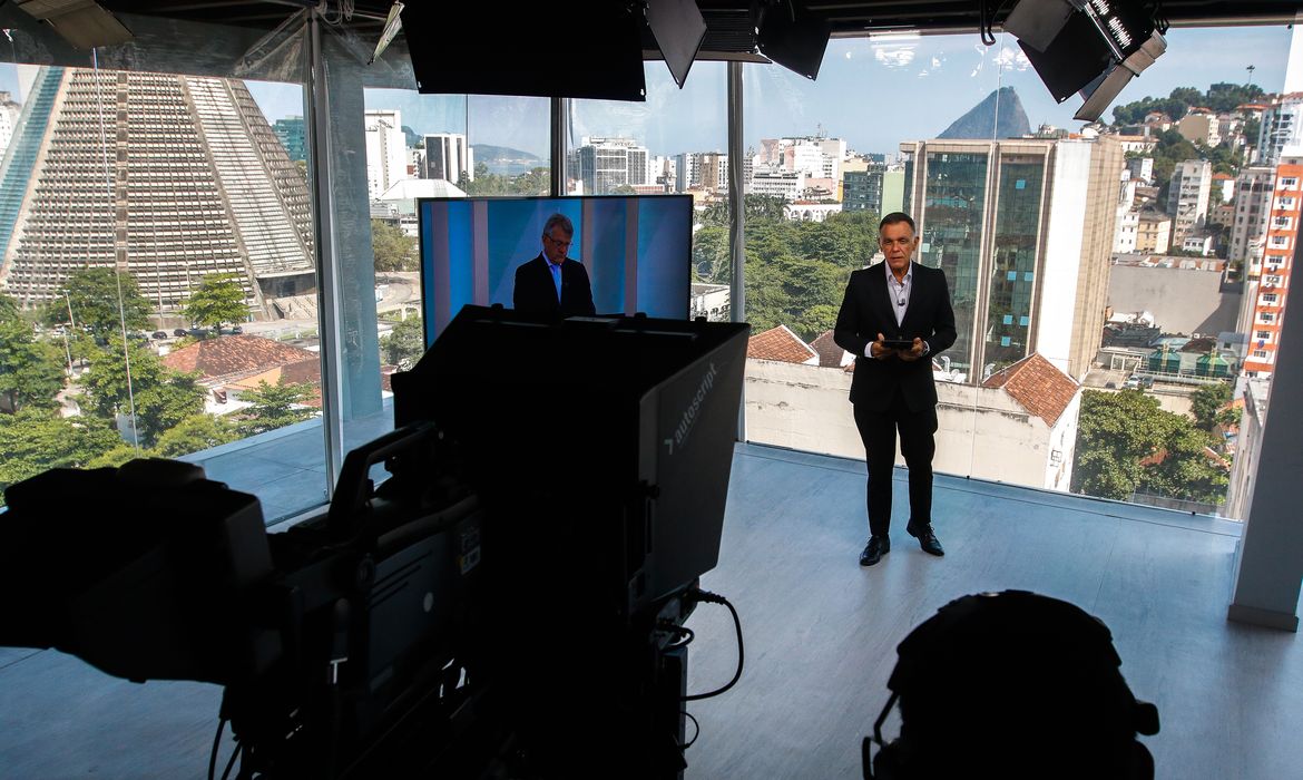A TV Brasil, da Empresa Brasil de Comunicação (EBC), inaugura nesta segunda-feira (16) novo estúdio na reestreia do Repórter Brasil Tarde