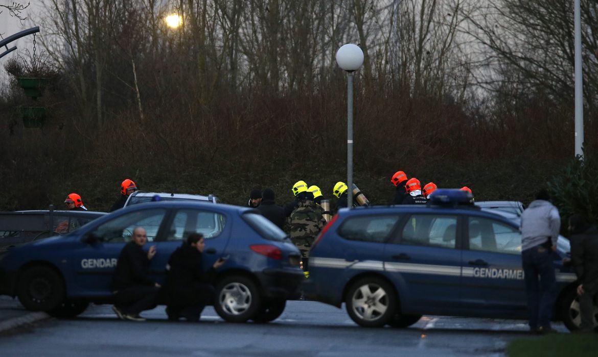 Polícia francesa mata dois suspeitos do atentado ao jornal Charlie Hebdo