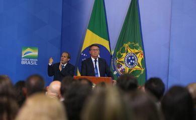 O presidente da República, Jair Bolsonaro, participa da cerimônia, Lançamento do Certificado de Crédito de Reciclagem - Recicla+ e do Plano Nacional de Resíduos Sólidos