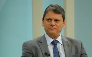 O ministro da Infraestrutura, Tarcísio de Freitas, participa do programa Brasil em Pauta  na TV Brasil