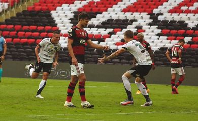 Ceará bate Fla no Maracanã