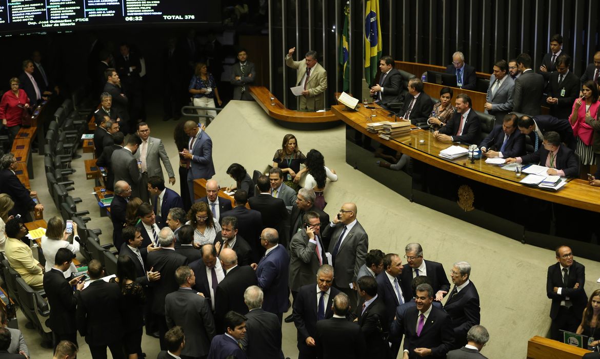Brasília - Deputados votam denúncia da PGR contra Michel Temer e ministros (Fabio Rodrigues Pozzebom/Agência Brasil)