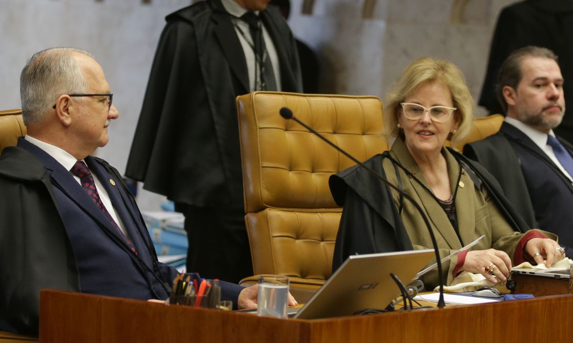 Brasília - Ministra do STF Rosa Weber durante sessão para julgar o habeas corpus no qual a defesa do ex-presidente Lula tenta impedir eventual prisão após o fim dos recursos na segunda instância da Justiça Federal (Antonio Cruz/Agência