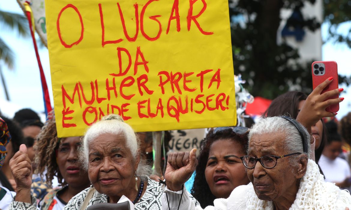 Rio de Janeiro (RJ), 30/07/2023 - IX Marcha das Mulheres Negras do Rio de Janeiro, na praia de Copacabana, zona sul da cidade. Foto:Tânia Rêgo/Agência Brasil