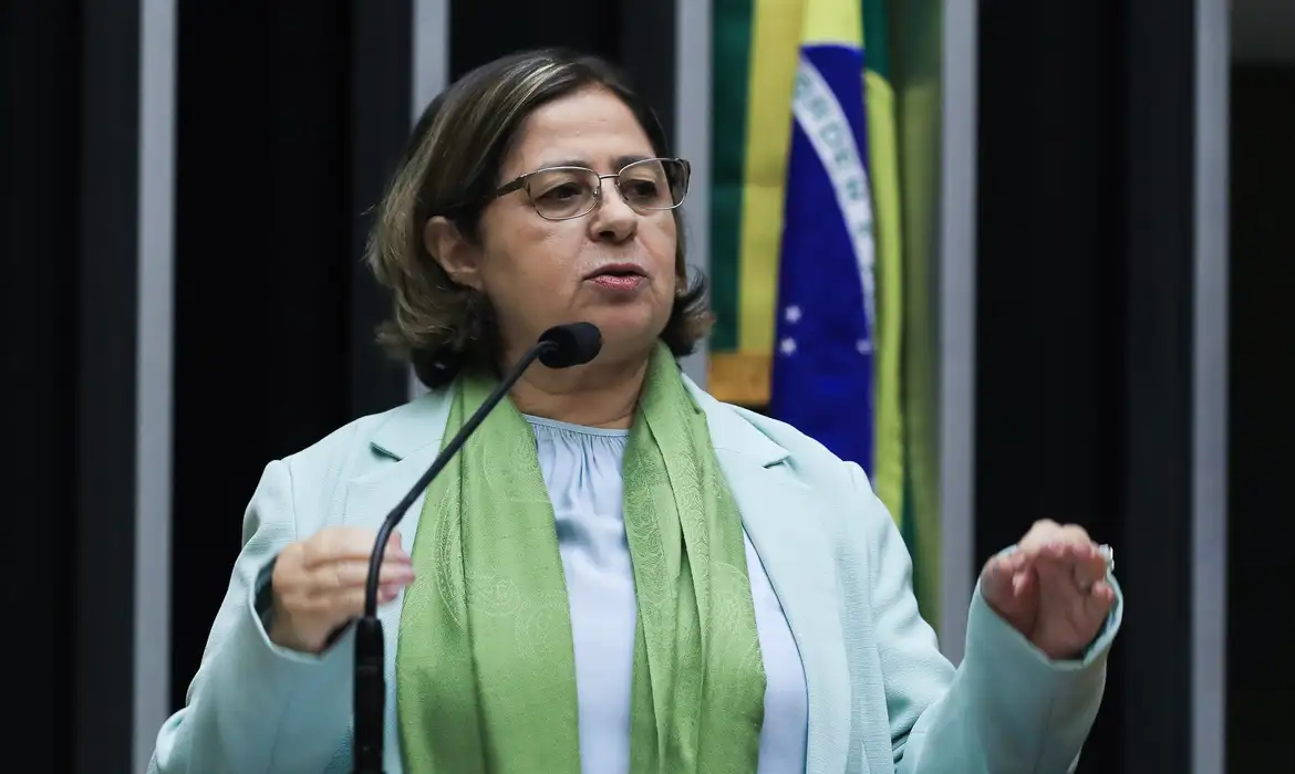 Brasília (DF), 26/02/2025  - Câmara dos Deputados durante sessão solene em homenagem ao Dia Internacional da Mulher e à conquista do voto feminino. ( Ministra das mulheres, Cida Gonçalves) Foto: Lula Marques/Agência Brasil