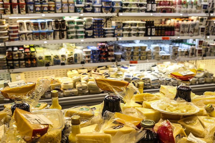 Valter Campanato/Agência Brasil Supermercado