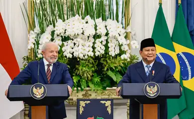 Jacarta, 23/10/2025 - Presidente da República, Luiz Inácio Lula da Silva, acompanhado do presidente de Jacarta, Prabowo Subianto, durante declaração à imprensa no Palácio Merdeka. Foto: Ricardo Stuckert/PR