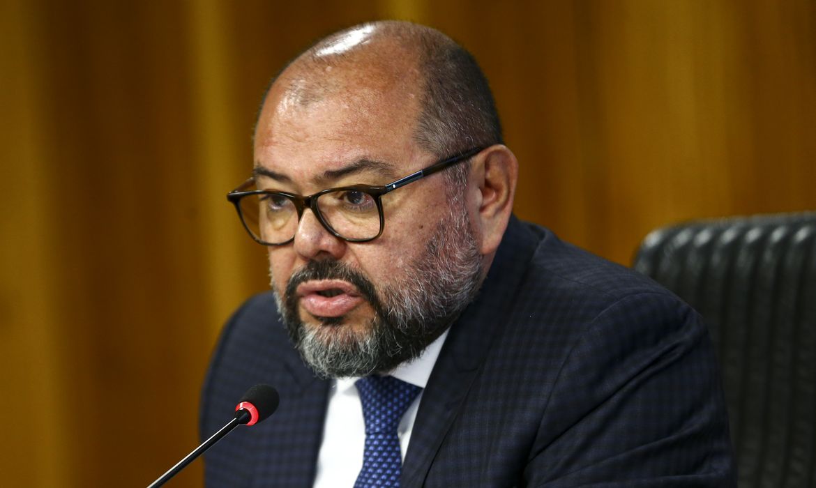 Escândalo no INSS: Ex-Ministro de Bolsonaro Acusado de Liderar Desvios Milionários!