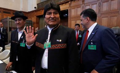 A Corte Internacional de Justiça de Haia decidiu que o Chile não tem obrigação legal de negociar o acesso soberano ao Oceano Pacífico para a Bolívia. O presidente da Bolívia, Evo Morales, acompanhou o julgamento na Holanda.