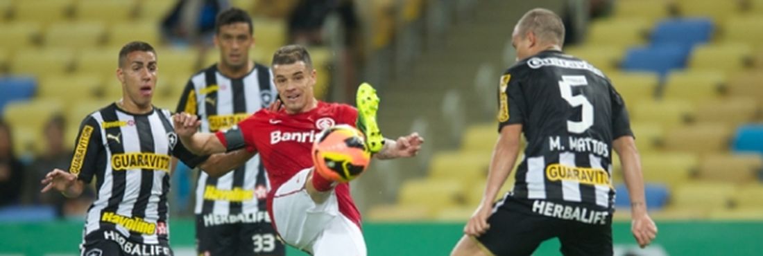 Os gols do Botafogo foram marcados por Vitnho (duas vezes) e Seedorf. Os gols do colorado foram marcados por Scocco (duas vezes) Os gols do Botafogo foram marcados por Vitnho (duas vezes) e Seedorf. Os gols do colorado foram marcados por Scocco (duas vezes)