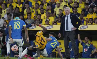 Soccer Football - World Cup - South American Qualifiers - Ecuador v Brazil - Estadio Monumental Banco Pichincha, Guayaquil, Ecuador - June 5, 2025 Brazil coach Carlo Ancelotti watches during the match REUTERS/Santiago Arcos