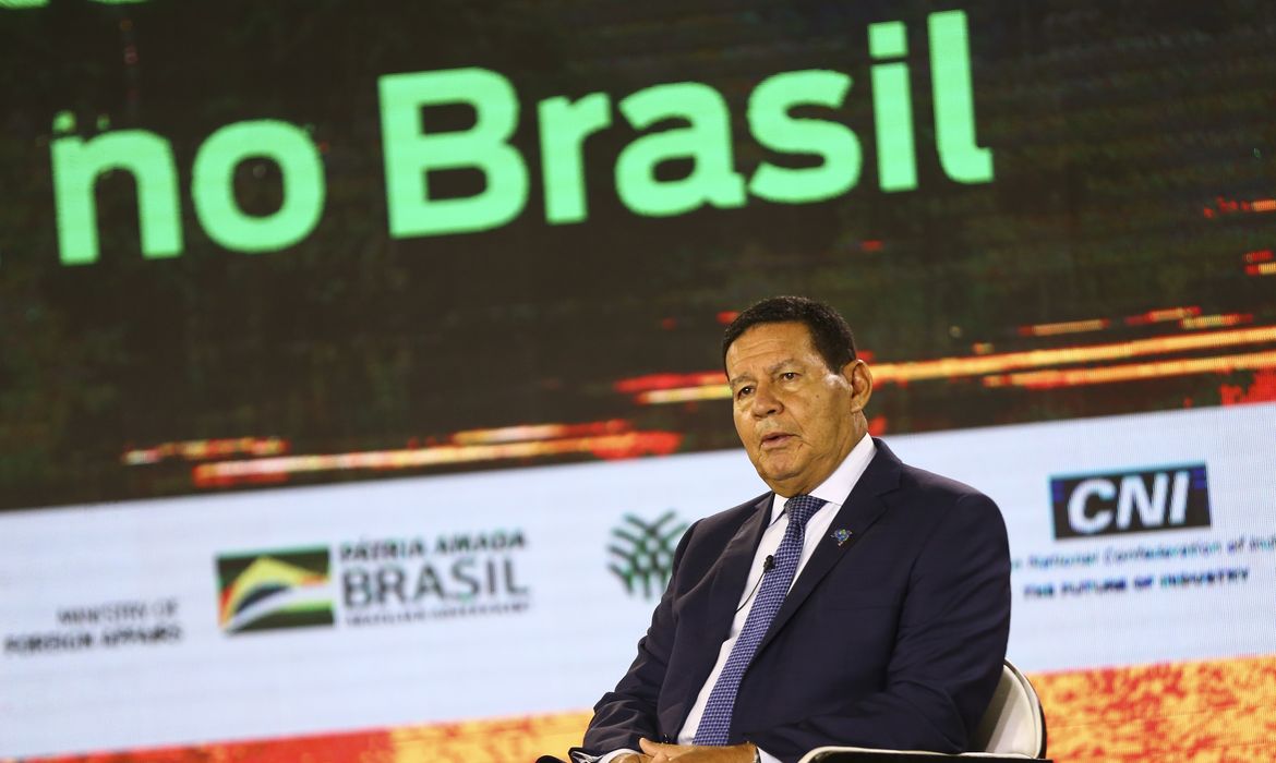 O vice-presidente da República, Hamilton Mourão, participa de debate promovido pelo governo brasileiro na 26ª Conferência das Nações Unidas sobre Mudança do Clima (COP26).
