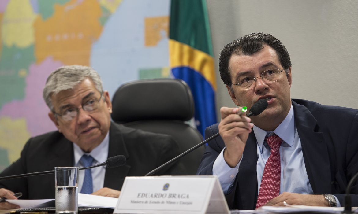 A Comissão de Serviços de Infraestrutura (CI) realiza audiência pública com o ministro de Minas e Energia, Eduardo Braga, para tratar de assuntos ligados à pasta (Marcelo Camargo/Agência Brasil)