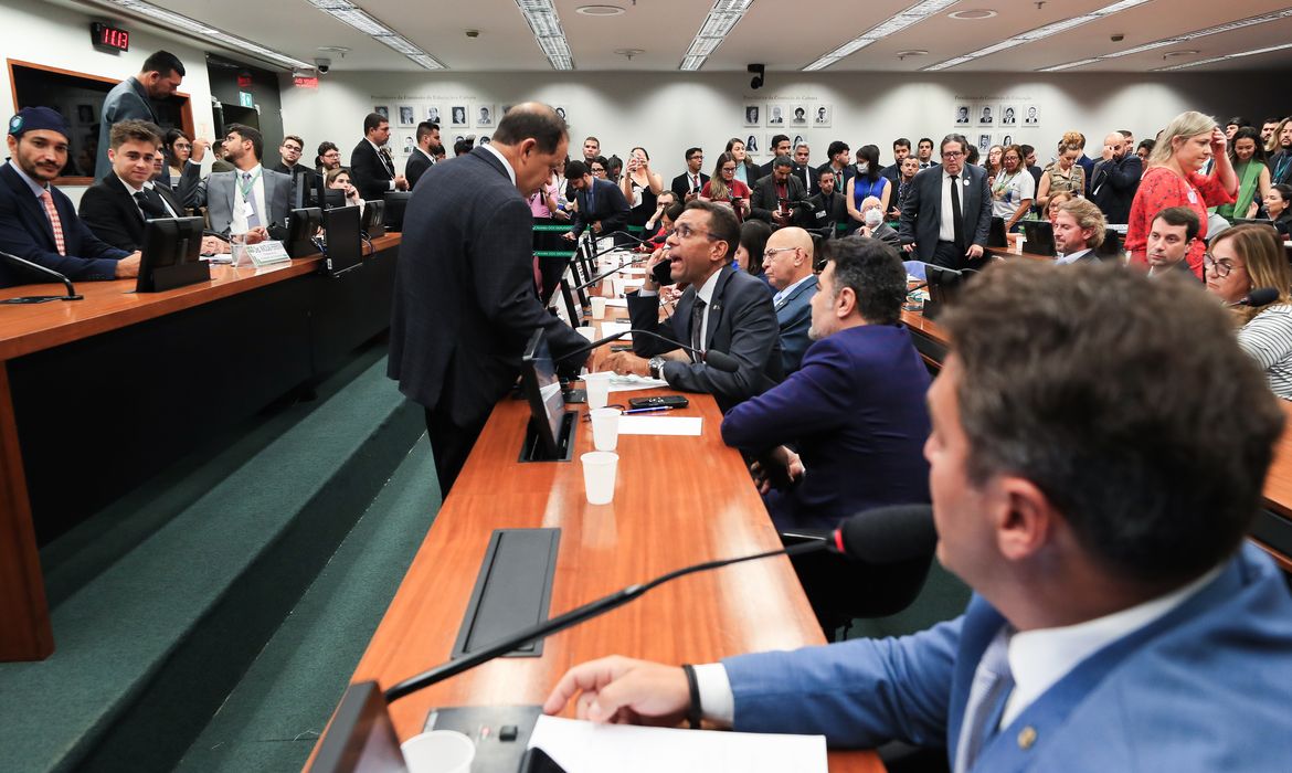 Brasília (DF) 13/03/2024 Primeira reunião da comissão de Educação com o Deputado. Nikolas Ferreira, na presidência da comissão.  Foto Lula Marques/ Agência Brasil