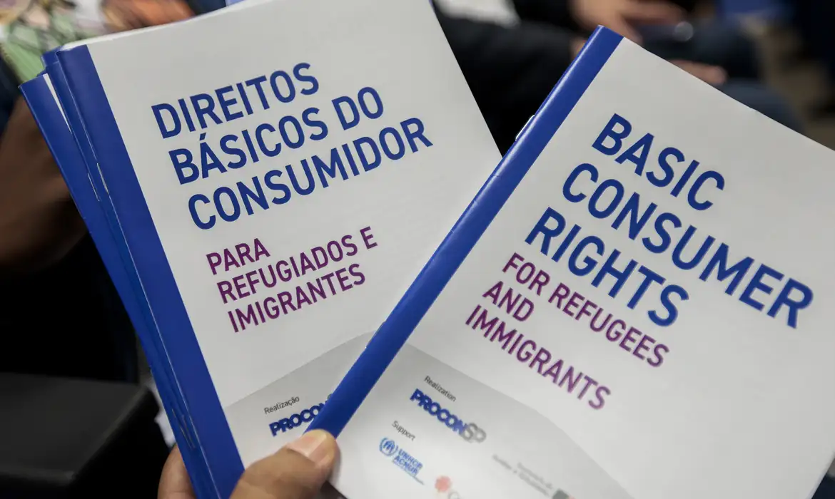 São Paulo (SP), 23/06/2025 -Procon-SP lança uma cartilha e um conjunto de folders sobre direitos básicos do consumidor, desenvolvidos especialmente para refugiados e migrantes que se encontram no Brasil.
Foto: Paulo Pinto/Agência Brasil