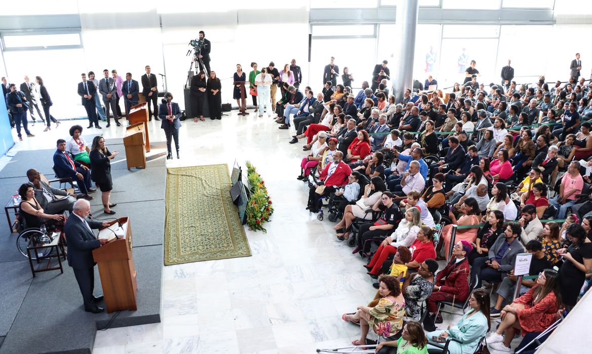 Brasília (DF), 23.11.2023 – Presidente Lula lança o programa ‘Novo Viver Sem Limite’, desenvolvido pelo Ministério dos Direitos Humanos e da Cidadania (MDHC) em prol da dignidade e da promoção dos direitos das pessoas com deficiência -  Atleta paraolimpica Agna Alves da Cruz. Foto: Valter Campanato/Agência Brasil