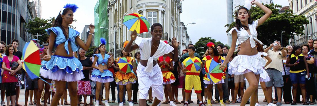 O frevo é a estrela do Carnaval, mas não é o único ritmo que o folião vai ouvir no Recife.