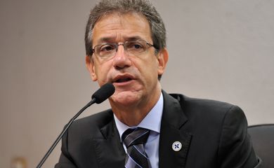 O ministro da Saúde, Arthur Chioro, participa de audiência pública na Comissão de Assuntos Sociais (CAS) do Senado (Antonio Cruz/Agência Brasil)