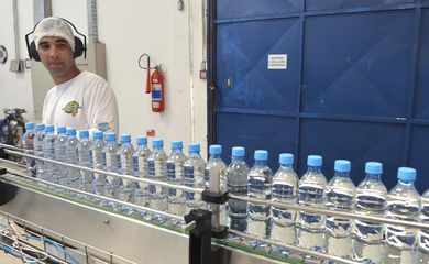 Produção de água mineral na fábrica de refrigerantes Cerradinho.
Brasília (DF) 02.08.2016 - Foto: José Paulo Lacerda *** Local Caption *** Fábrica de bebidas Cerradinho