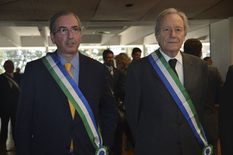 O presidente da Câmara dos deputados, deputado Eduardo Cunha,e o presidente do STF,Ricardo Lewandowski são condecorados com a Ordem do Mérito da Defesa (José Cruz/Agência Brasil)