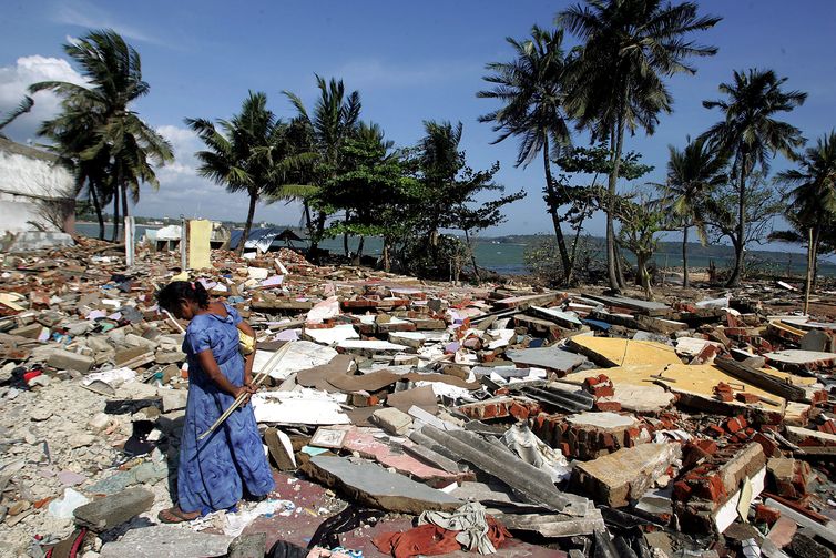 FILE PHOTO: A woman wanders around the rubble in the commercial center of the town of Galle, southern Sri Lanka, on January 30, 2005 after it was flattened by the December 26 tsunami. REUTERS/Desmond Boylan/File Photo FROM THE FILES- 15TH
