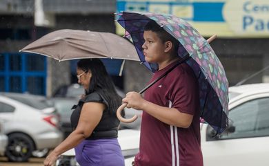 Manaus (AM), 23/11/2023, Volta a chover em Manaus. Foto: Rafa Neddermeyer/Agência Brasil