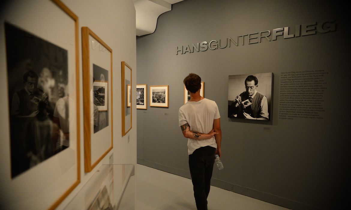 Rio de Janeiro - Exposição Modernidades Fotográficas, no Instituto Moreira Salles, com obras do período de 1940 a 1964, de José Medeiros, Marcel Gautherot, Thomaz Farkas e Hans Gunter Flieg  (Fernando Frazão/Agência Brasil)