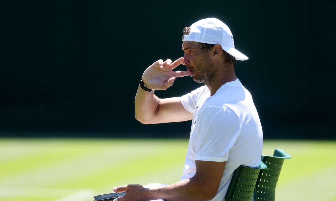 Rafael Nadal durante treino em Wimbledon
