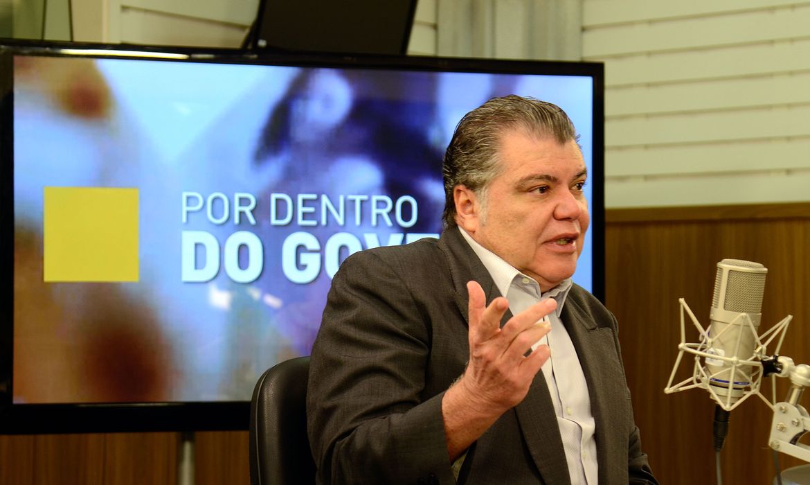 Brasília - O ministro do Meio Ambiente, José Sarney Filho, participa do programa Por Dentro do Governo, da TV NBR (Marcello Casal Jr/Agência Brasil)