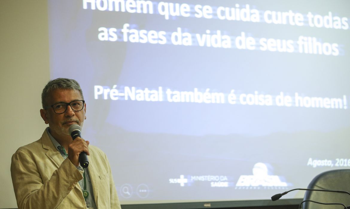 Brasília - O coordenador-geral de Saúde do Homem do Ministério da Saúde, Francisco Norberto, apresenta o  resultado de pesquisa sobre a frequência dos homens nos serviços de saúde (Elza Fiúza/Agência Brasil)