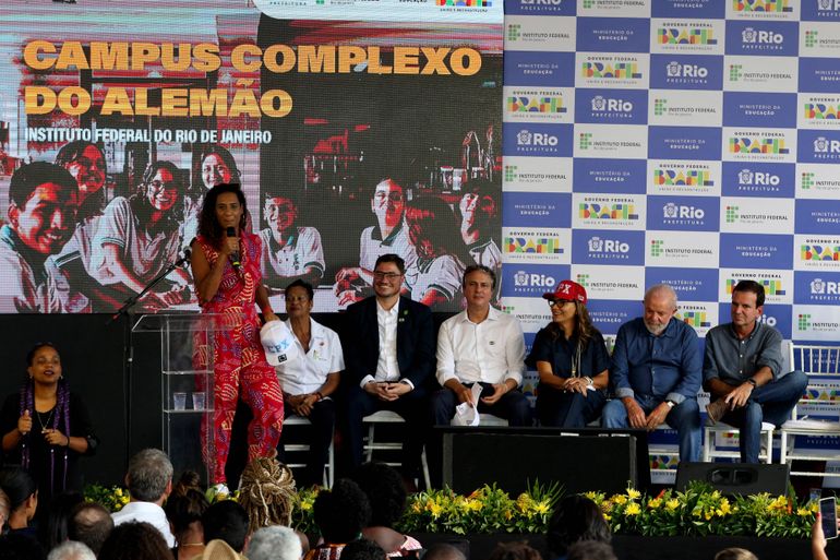 Lula lança pedra fundamental de campus do IFRJ no Complexo do Alemão ...