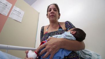 A artesã Justina Maita veio para o Brasil para dar luz ao seu bebê