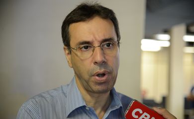 Rio de Janeiro - O presidente da Liga Independente das Escolas de Samba, Jorge Castanheira durante coletiva na 6ª Delegacia de Polícia, na Cidade Nova (Tomaz Silva/Agência Brasil)