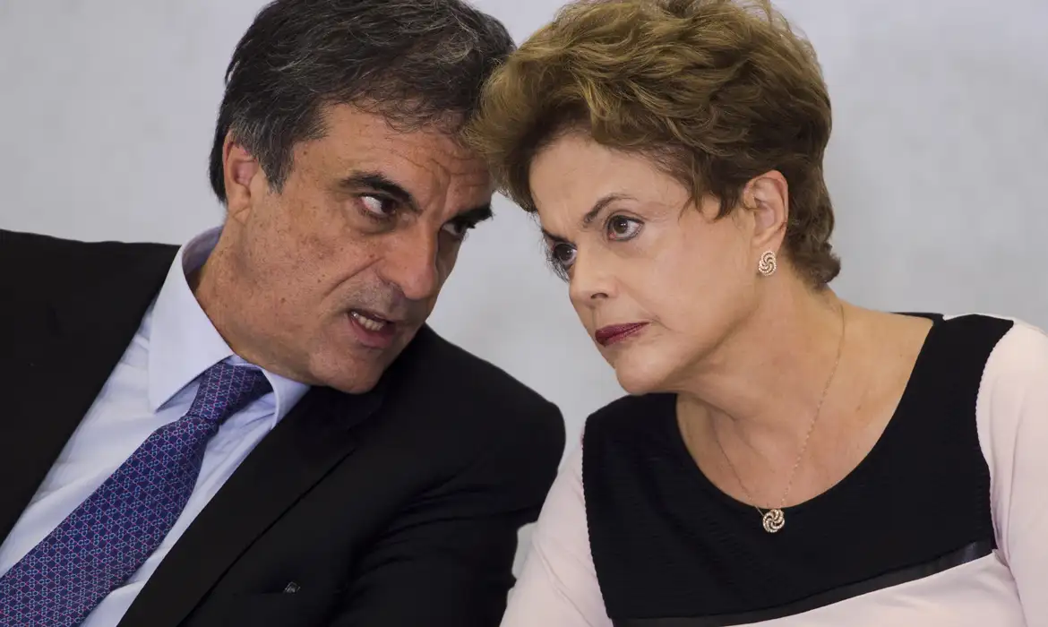 Brasília - Ministro da Justiça, José Eduardo Cardozo e a presidenta Dilma Rousseff participam da 21ª edição do Prêmio Direitos Humanos, no Palácio do Planalto (Marcelo Camargo/Agência Brasil)