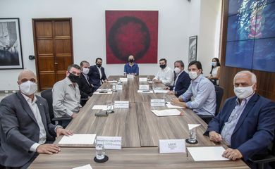 Reunião do prefeito de São Paulo, Bruno Covas, com presidentes do Corinthians Andrés Sanchez, do Palmeiras, Maurício Galiotte, do São Paulo, Carlos Augusto de Barros e Silva (Leco), e o presidente da FPF, Reinaldo Carneiro Bastos